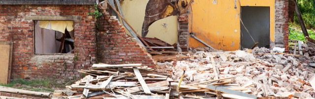 Abriss eines baufälligen Gebäudes mit anschließendem Neubau